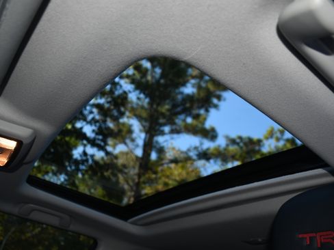 Certified 2024 Toyota 4Runner TRD Off-Road Premium image 7