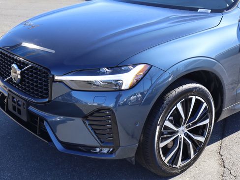 Used 2025 Volvo XC60 B5 Plus image 6