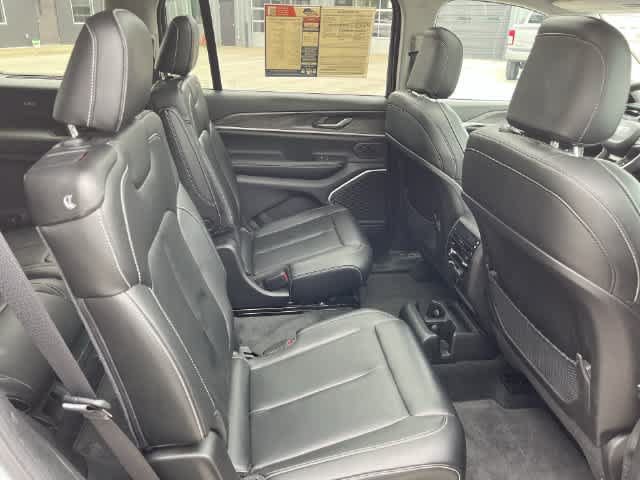 Used 2024 Jeep Grand Cherokee L Limited w/ Black Appearance Package AWD/4WD image 18