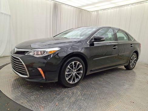 Certified 2017 Toyota Avalon XLE Premium image 4