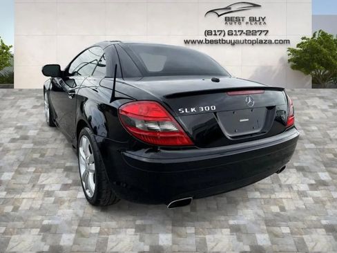 Used 2011 Mercedes-Benz SLK 300 image 4