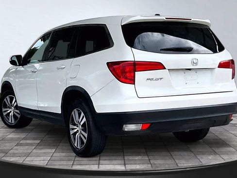 Used 2017 Honda Pilot EX image 4