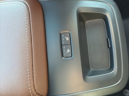 Certified 2025 Volvo XC60 B5 Plus image 12