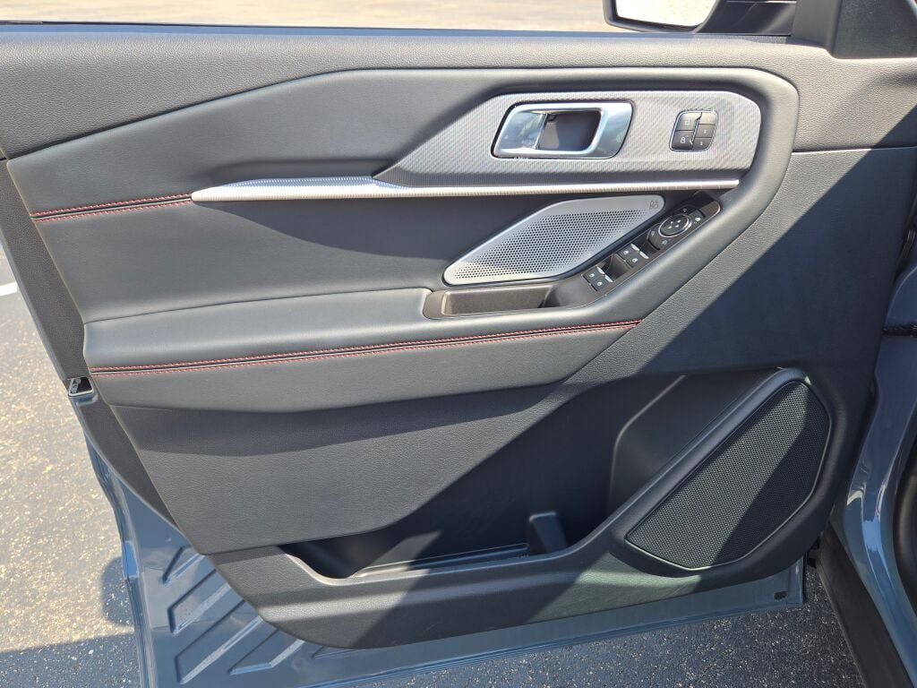 Used 2025 Ford Explorer ST w/ Sun And Sound Package AWD/4WD image 26