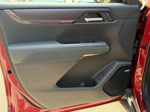 Used 2024 GMC Acadia AT4 w/ Super Cruise Package image 12