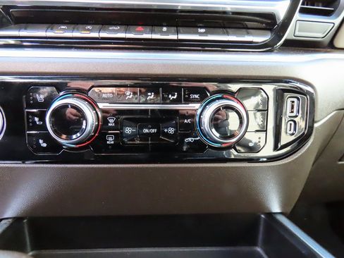 Used 2022 GMC Sierra 1500 SLT w/ SLT Convenience Package image 30