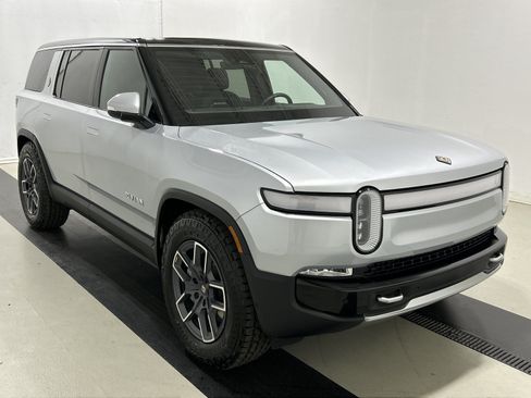 Used 2024 Rivian R1S Adventure Dual AWD/4WD image 7