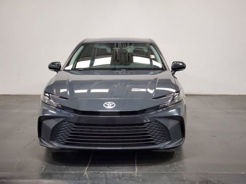 Used 2025 Toyota Camry LE image 3