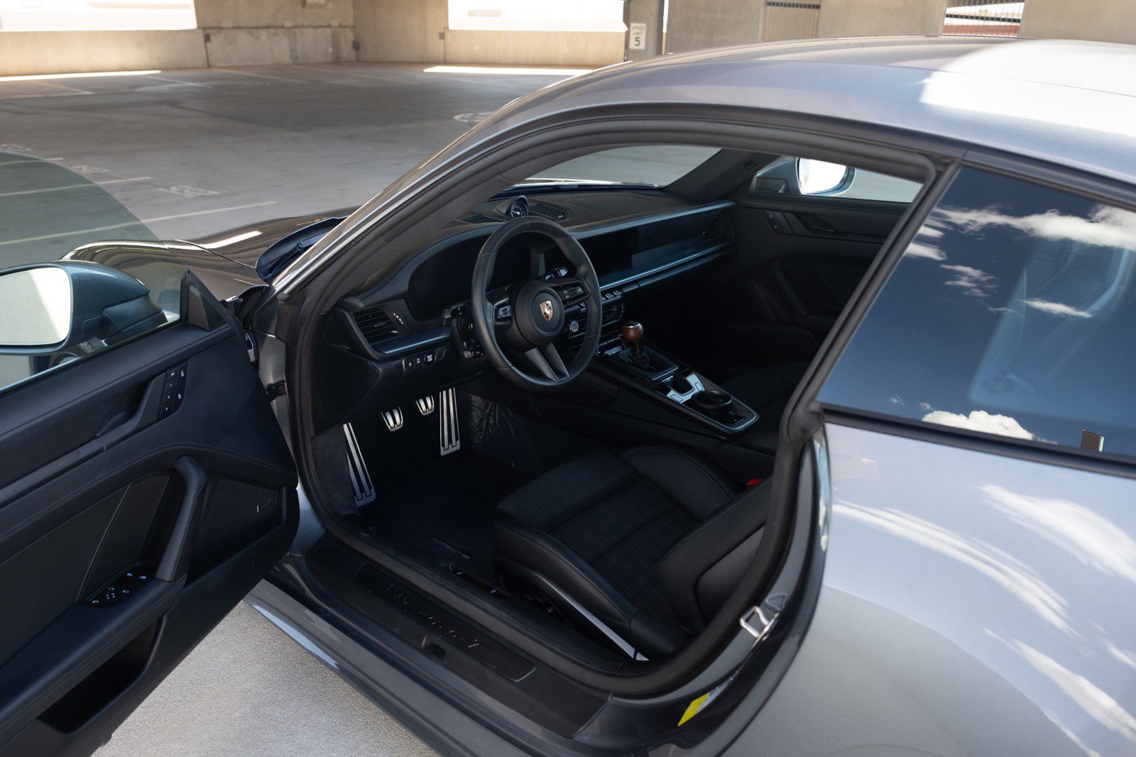 Used 2025 Porsche 911 Carrera T RWD image 2