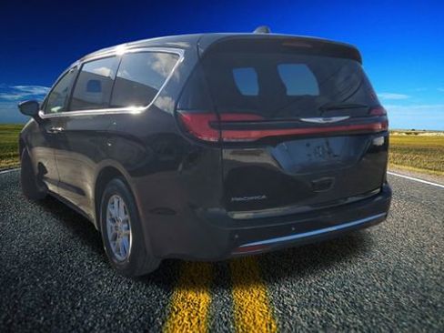 Certified 2024 Chrysler Pacifica Touring-L image 2