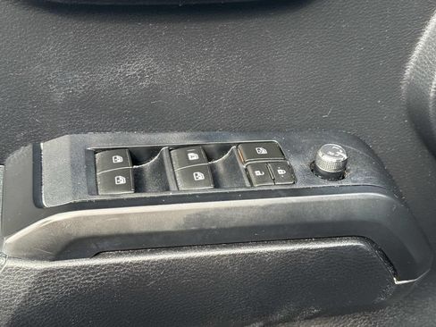 Used 2018 Toyota Tacoma SR RWD image 18