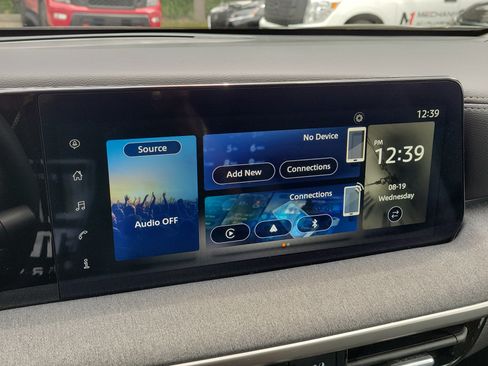 Certified 2025 Nissan Kicks SV FWD image 26