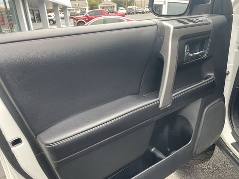 Used 2019 Toyota 4Runner SR5 Premium image 8