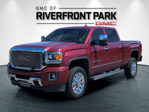 Used 2015 GMC Sierra 2500 Denali w/ Duramax Plus Package AWD/4WD image 7