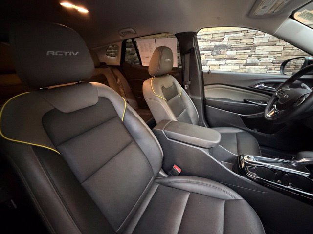 Used 2025 Chevrolet Trax ACTIV w/ Driver Confidence Package FWD image 17