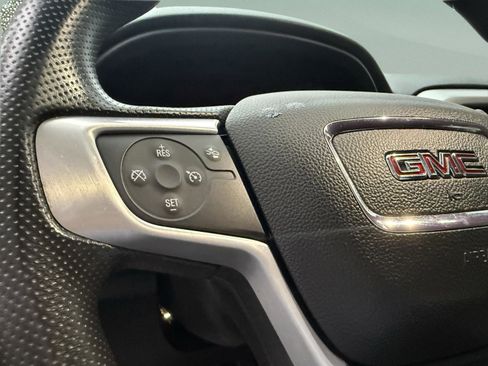 Used 2022 GMC Acadia SLE image 14