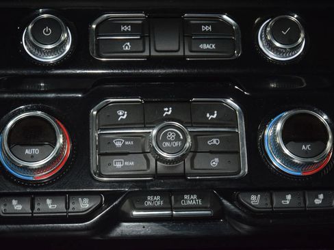 Used 2024 GMC Yukon XL Denali w/ Advanced Technology Package AWD/4WD image 35