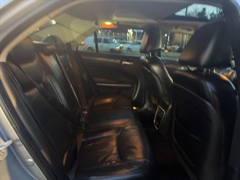 Used 2018 Chrysler 300 Touring L image 23