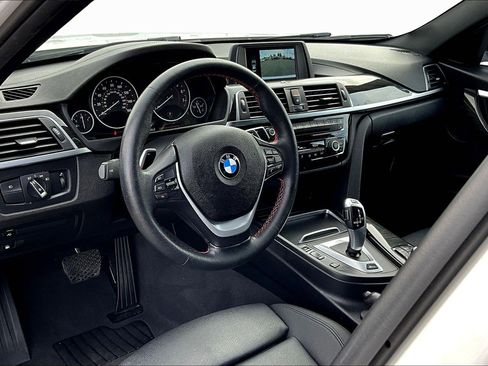 Used 2018 BMW 330e image 12