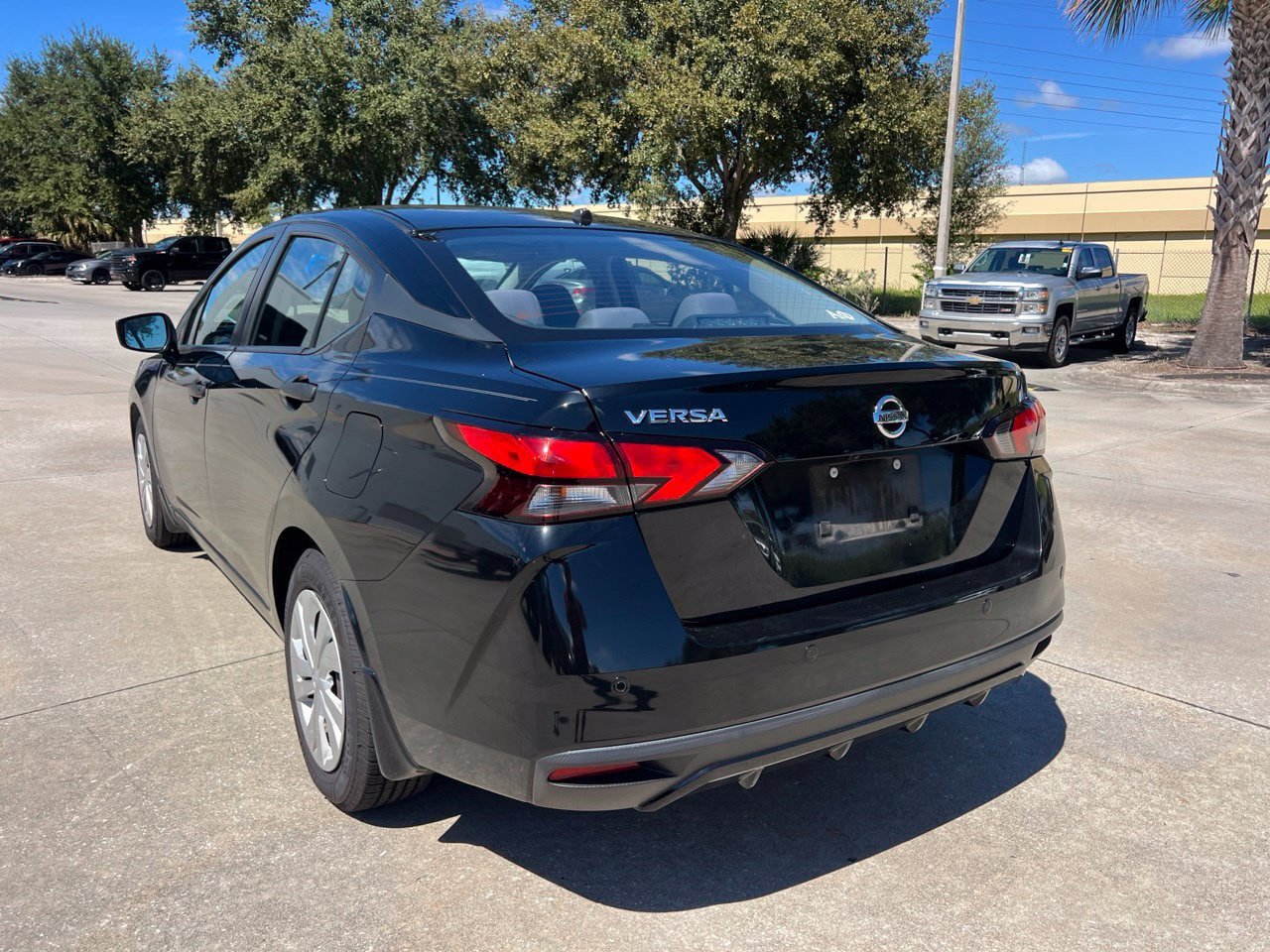Used 2021 Nissan Versa S FWD image 6