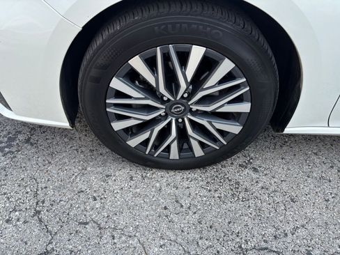 Used 2025 Nissan Altima 2.5 SV FWD image 25
