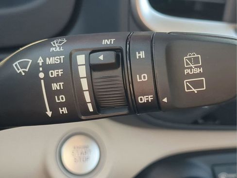 New 2025 Hyundai Venue Limited FWD image 35