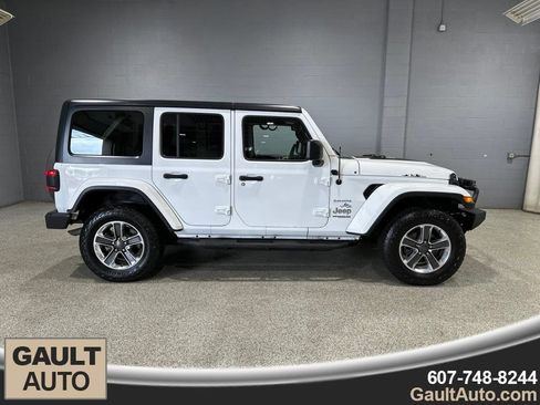 Used 2019 Jeep Wrangler Unlimited Sahara AWD/4WD image 2