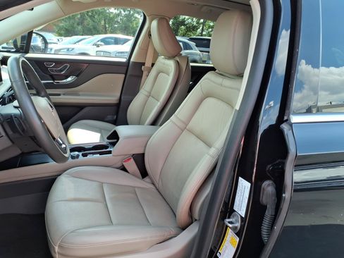 Certified 2022 Lincoln Corsair AWD w/ Premium Package image 12