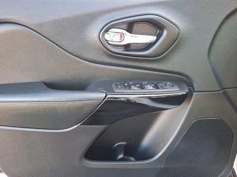 Used 2021 Jeep Cherokee Latitude Plus image 13