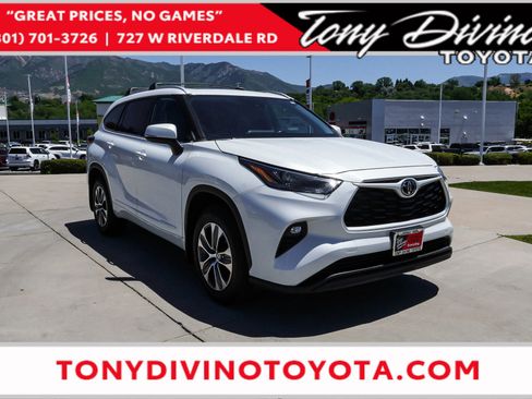 Used 2022 Toyota Highlander XLE AWD/4WD image 1
