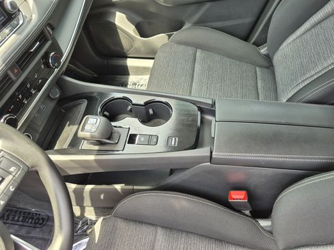 Certified 2022 Nissan Rogue S FWD image 24