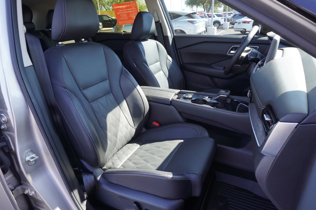Certified 2025 Nissan Rogue Platinum w/ Platinum Premium Package AWD/4WD image 12
