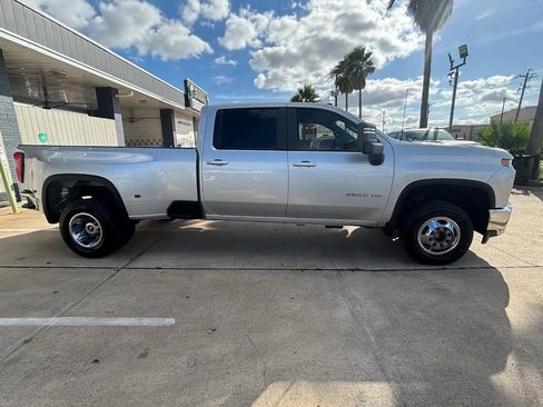 Used 2022 Chevrolet Silverado 3500 LT w/ Convenience Package image 8