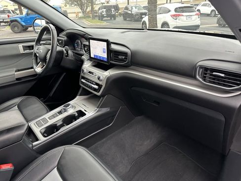 Used 2022 Ford Explorer XLT w/ Equipment Group 202A image 24