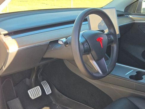Used 2023 Tesla Model Y Performance image 11