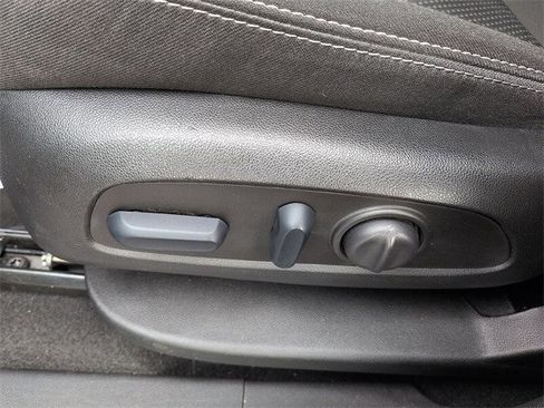 Used 2023 GMC Terrain SLE w/ Driver Convenience Package image 14