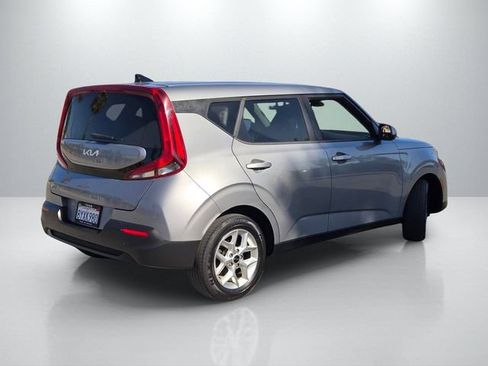 Used 2022 Kia Soul LX w/ Technology Package FWD image 4