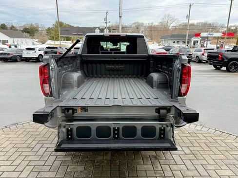 Used 2023 GMC Sierra 1500 SLE image 11