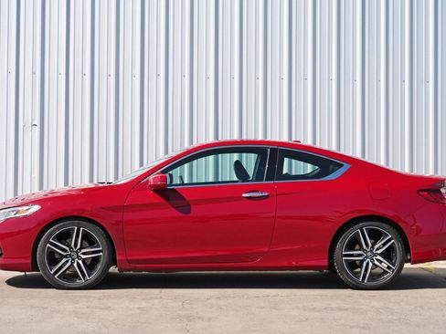 Used 2017 Honda Accord Touring image 8