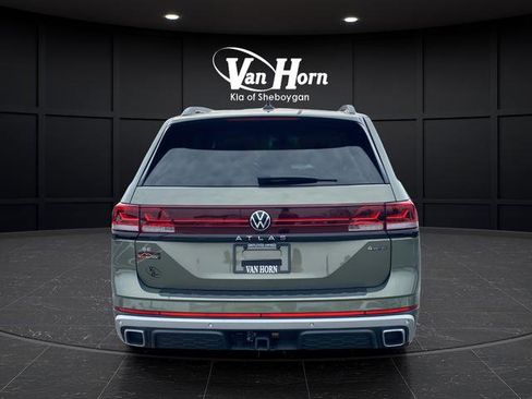 Used 2024 Volkswagen Atlas Peak Edition SE AWD/4WD image 6