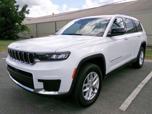 Used 2025 Jeep Grand Cherokee L Laredo w/ Trailer Tow Package RWD image 1