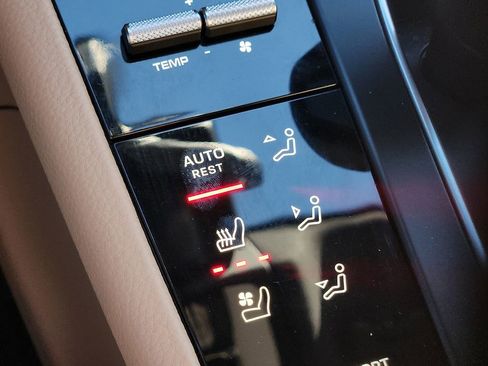 Certified 2025 Porsche Macan image 24