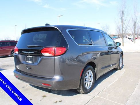 Used 2023 Chrysler Voyager LX image 7