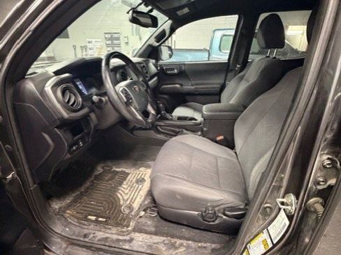 Used 2016 Toyota Tacoma SR5 image 7
