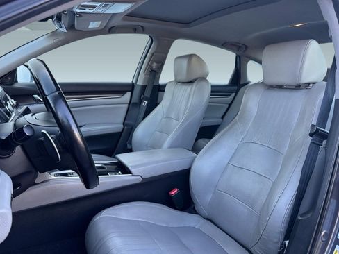 Used 2018 Honda Accord Touring image 5