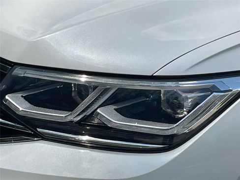 Used 2022 Volkswagen Tiguan SEL R-Line AWD/4WD image 9