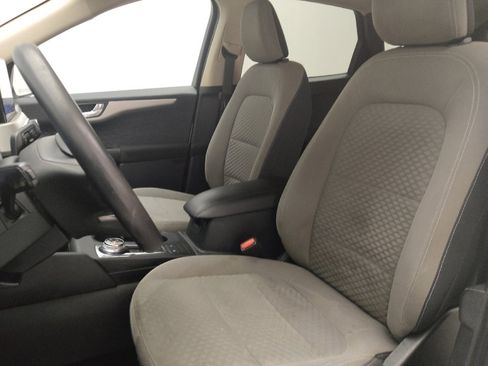 Used 2020 Ford Escape SE image 17