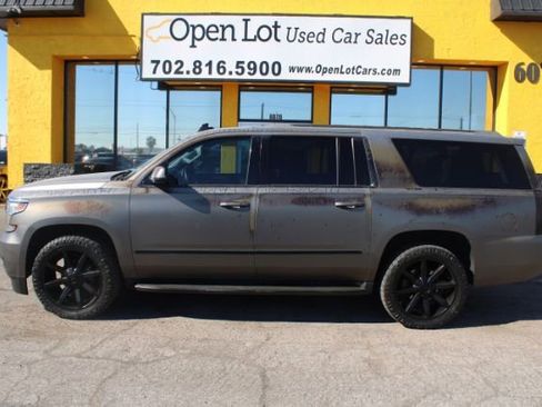 Used 2016 Chevrolet Suburban LTZ image 2