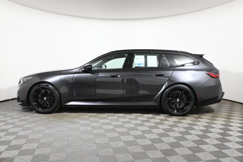 Used 2025 BMW M5 Touring AWD/4WD image 2