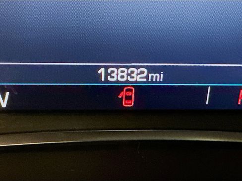 Used 2023 GMC Acadia SLE w/ Driver Convenience Package image 18